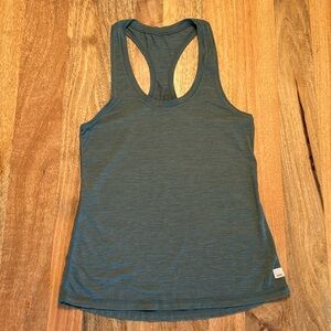 Vuori heather green lux performance tann